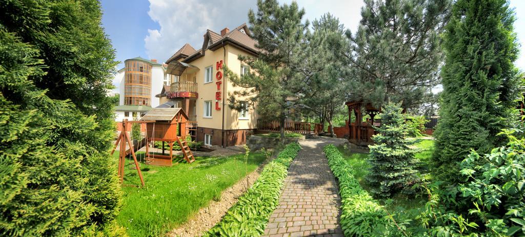 Hotel Red Stone Truskavets