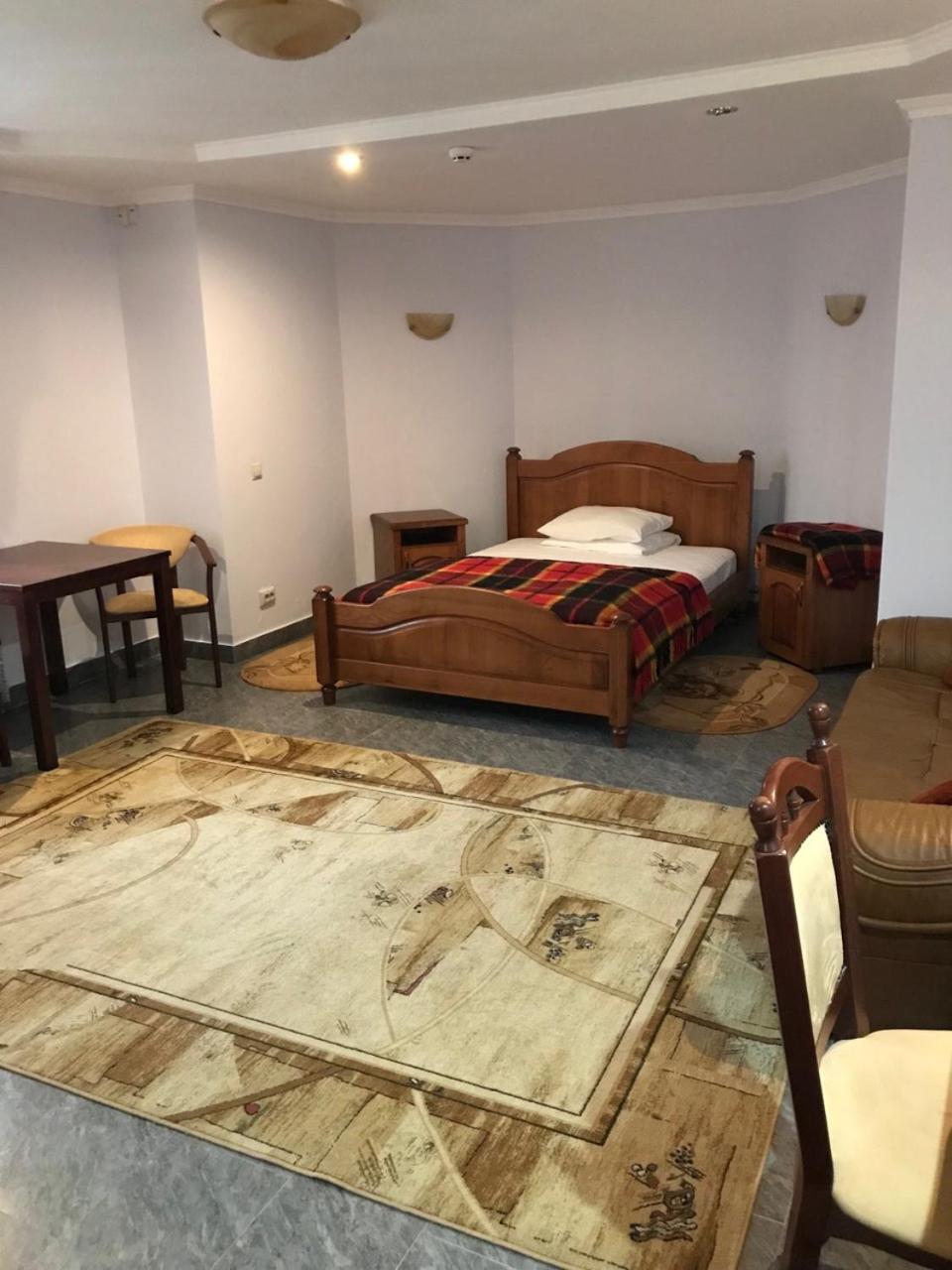 Red Stone Hotel Truskavets